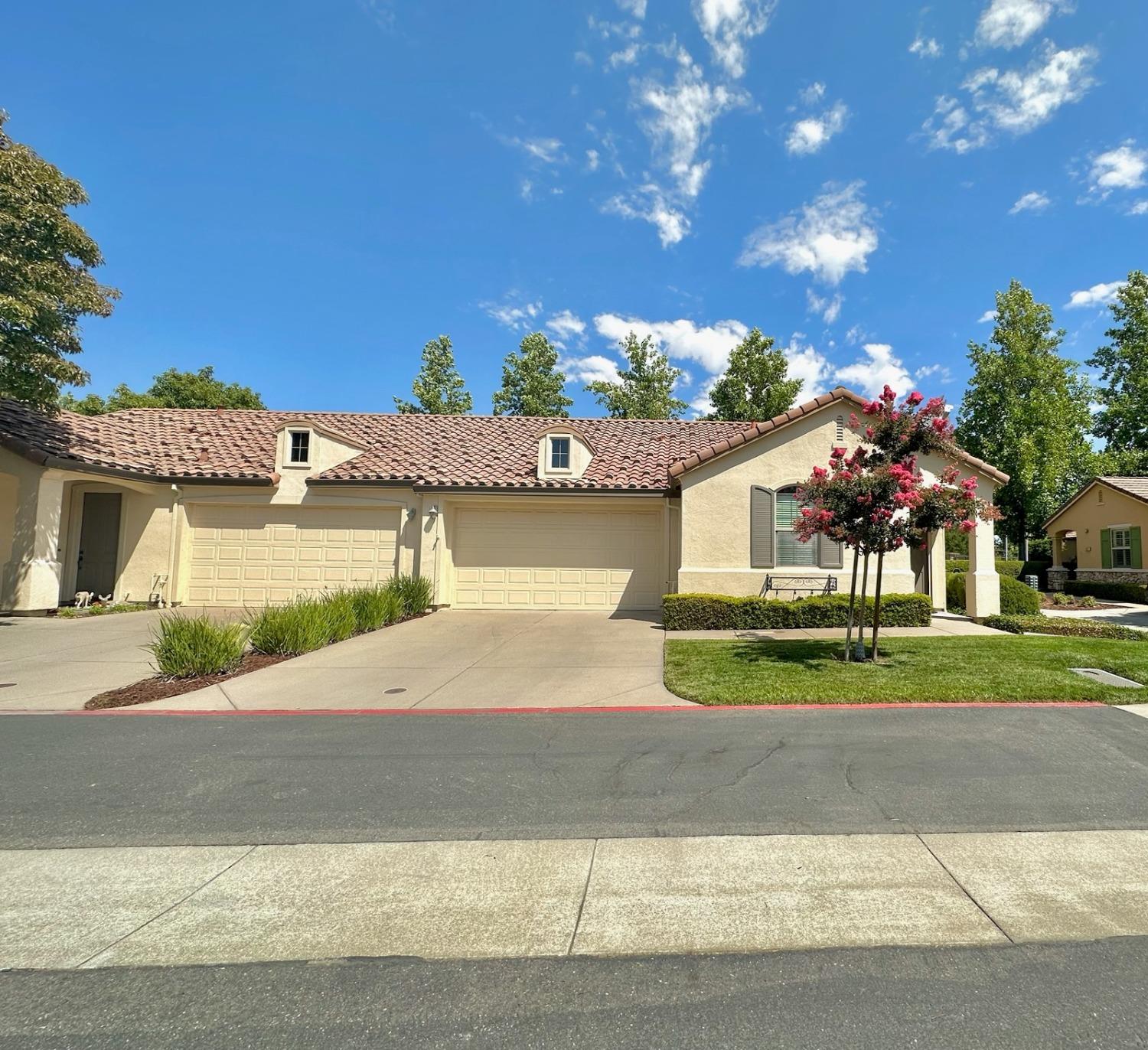Photo of 1009 Cabris Ln in Roseville, CA