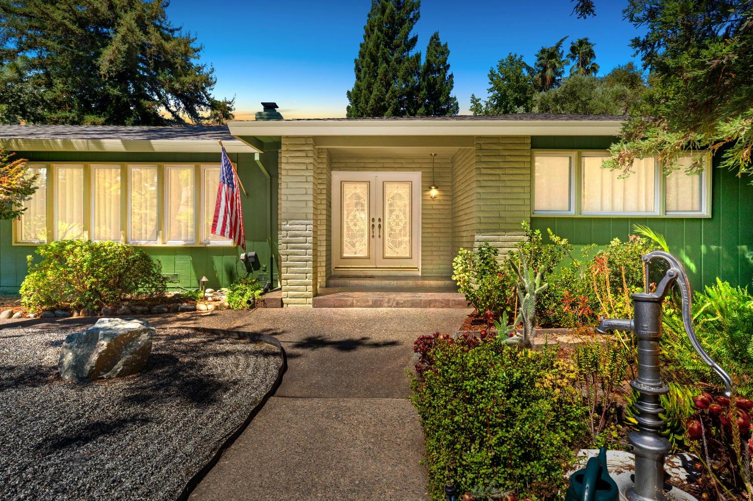 Paula Way, Fair Oaks, California image 2