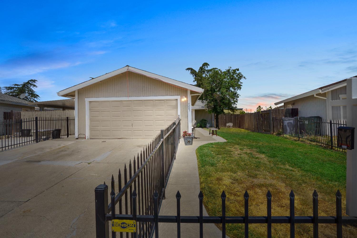 Photo of 7861 Whisper Wood Wy in Sacramento, CA