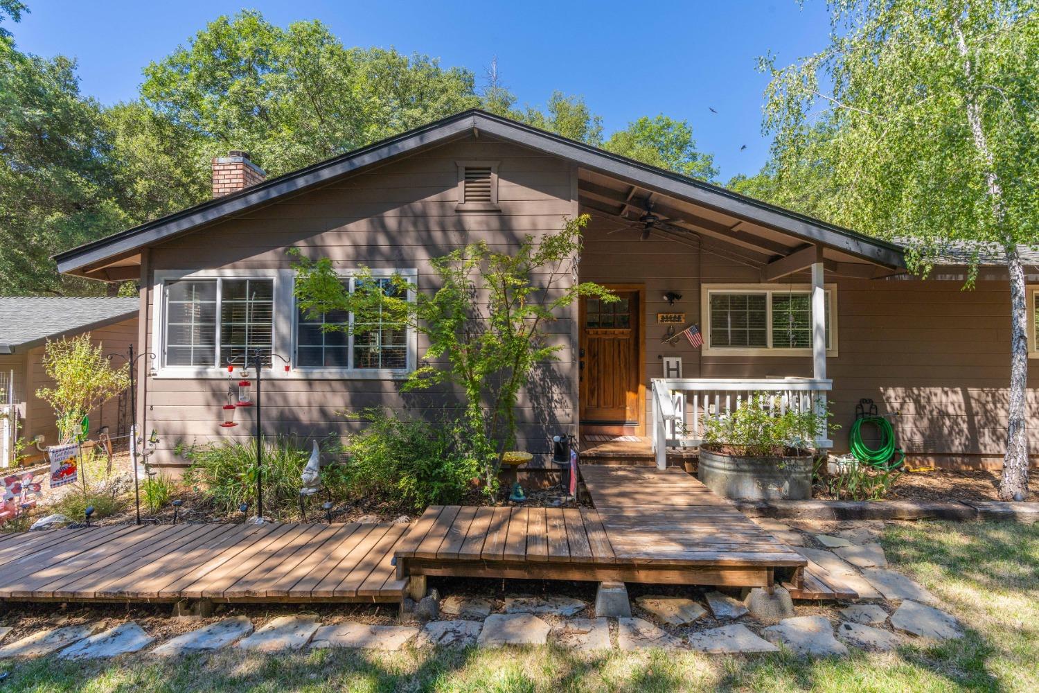 Photo of 18901 Shake Ridge Rd in Sutter Creek, CA