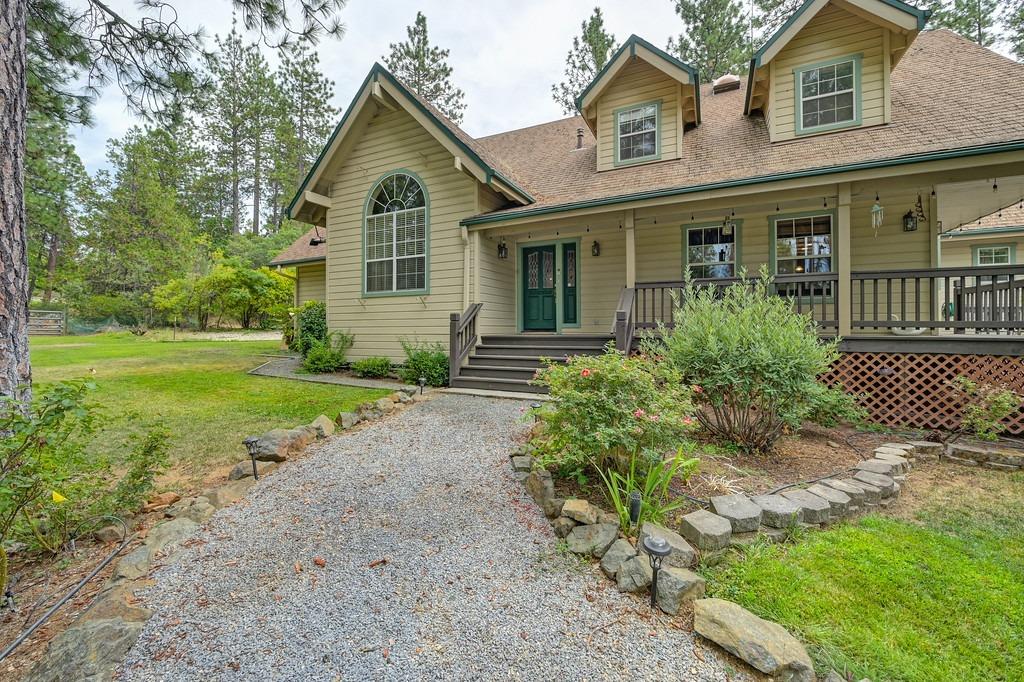 Photo of 11945 Larkspur Ln in Grass Valley, CA