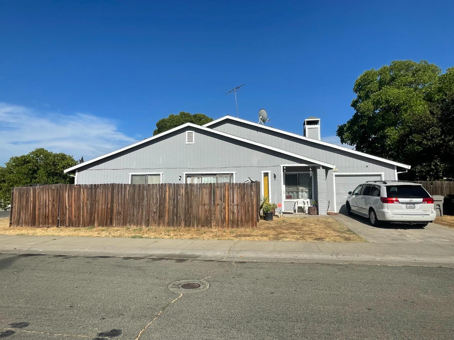 Photo of 6735 Tortola Wy in Sacramento, CA