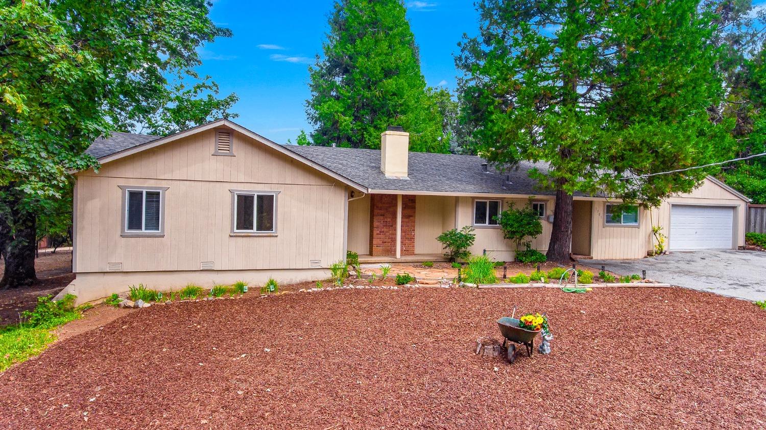 Photo of 3781 Carson Rd in Camino, CA