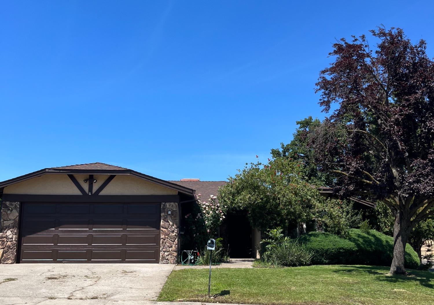 Photo of 5900 Camray Cir in Carmichael, CA
