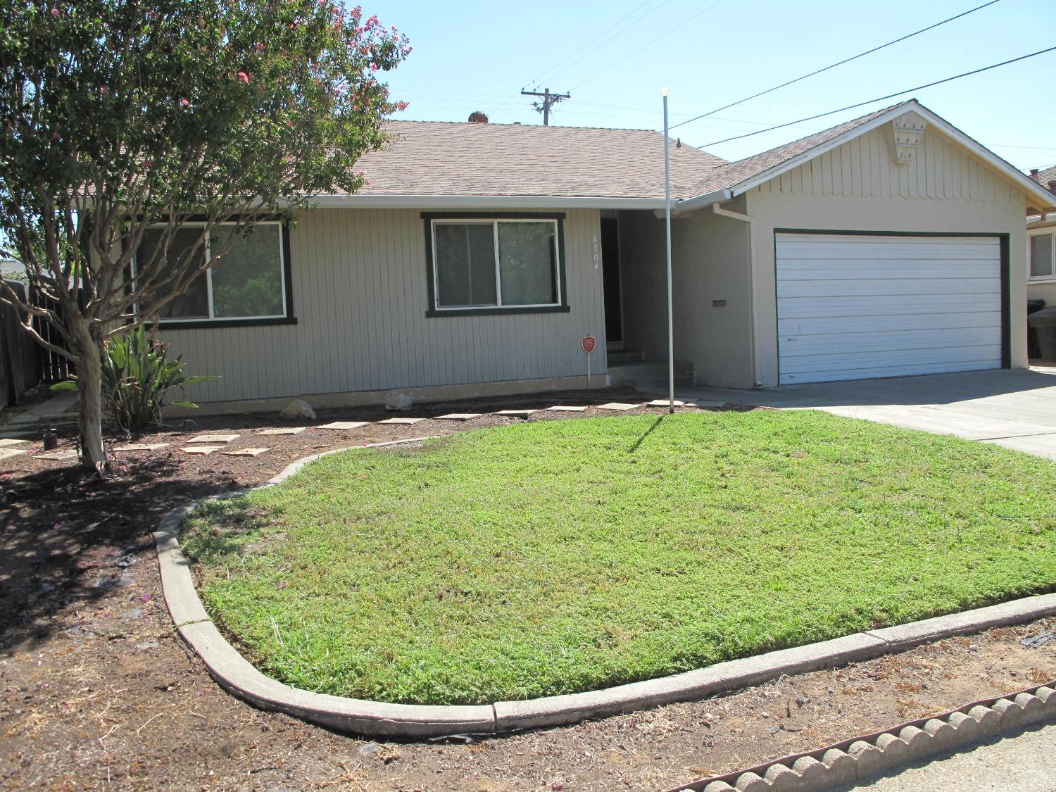 Photo of 1704 Mercury Wy in Sacramento, CA