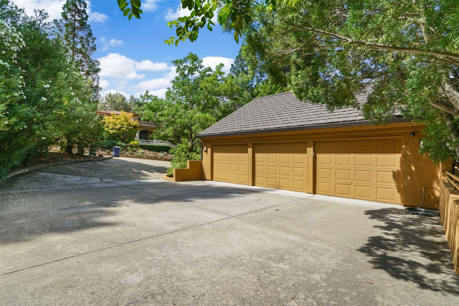 Caviar Court, Fair Oaks, California image 2