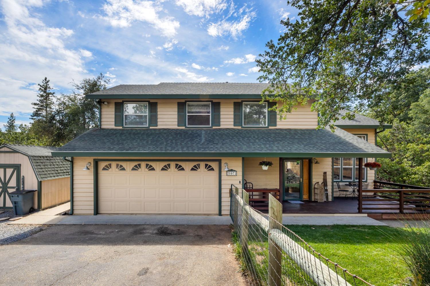 Photo of 21072 Oakwood Ln in Foresthill, CA