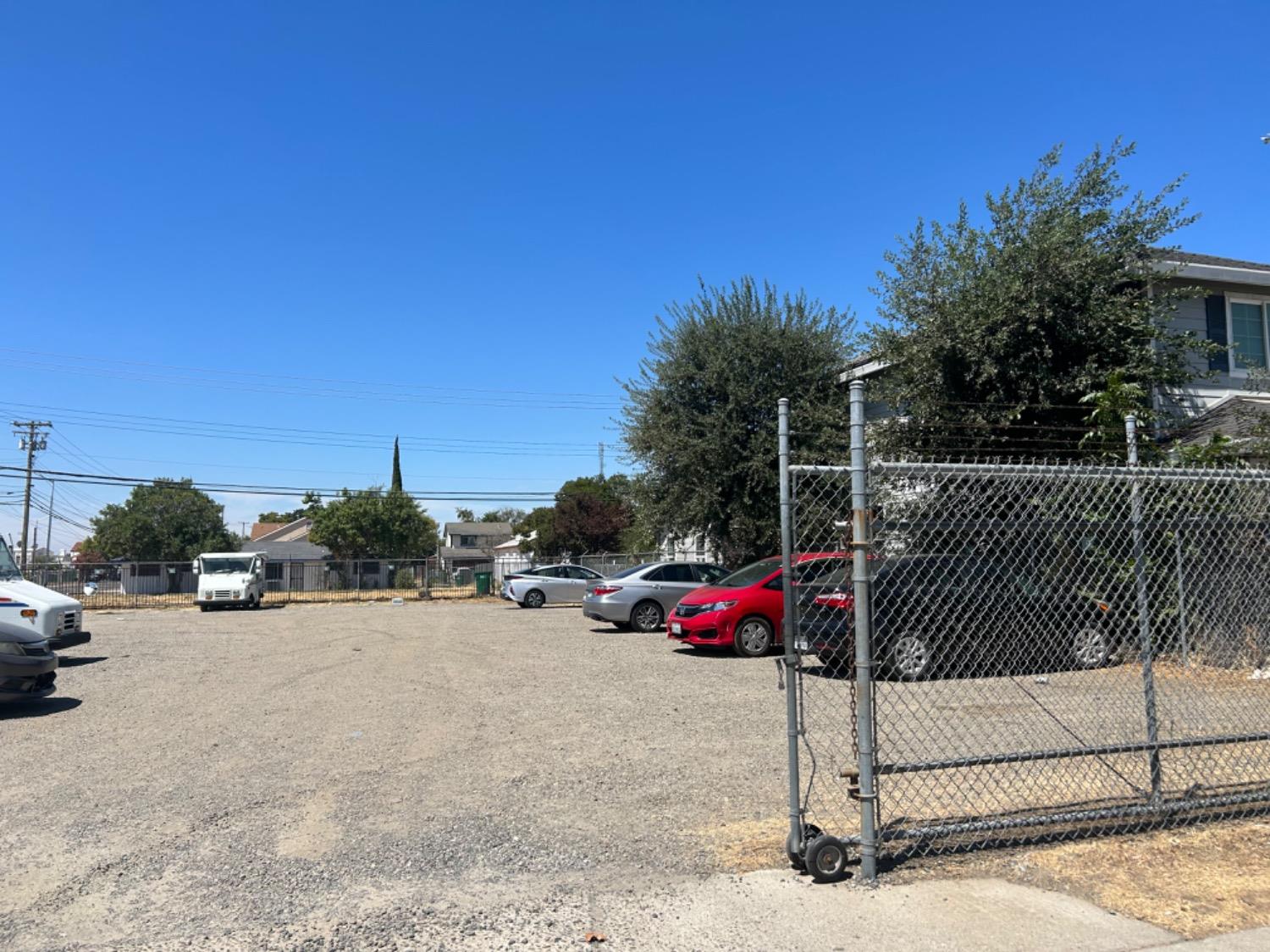 Photo of 1541 Grand Ave in Sacramento, CA