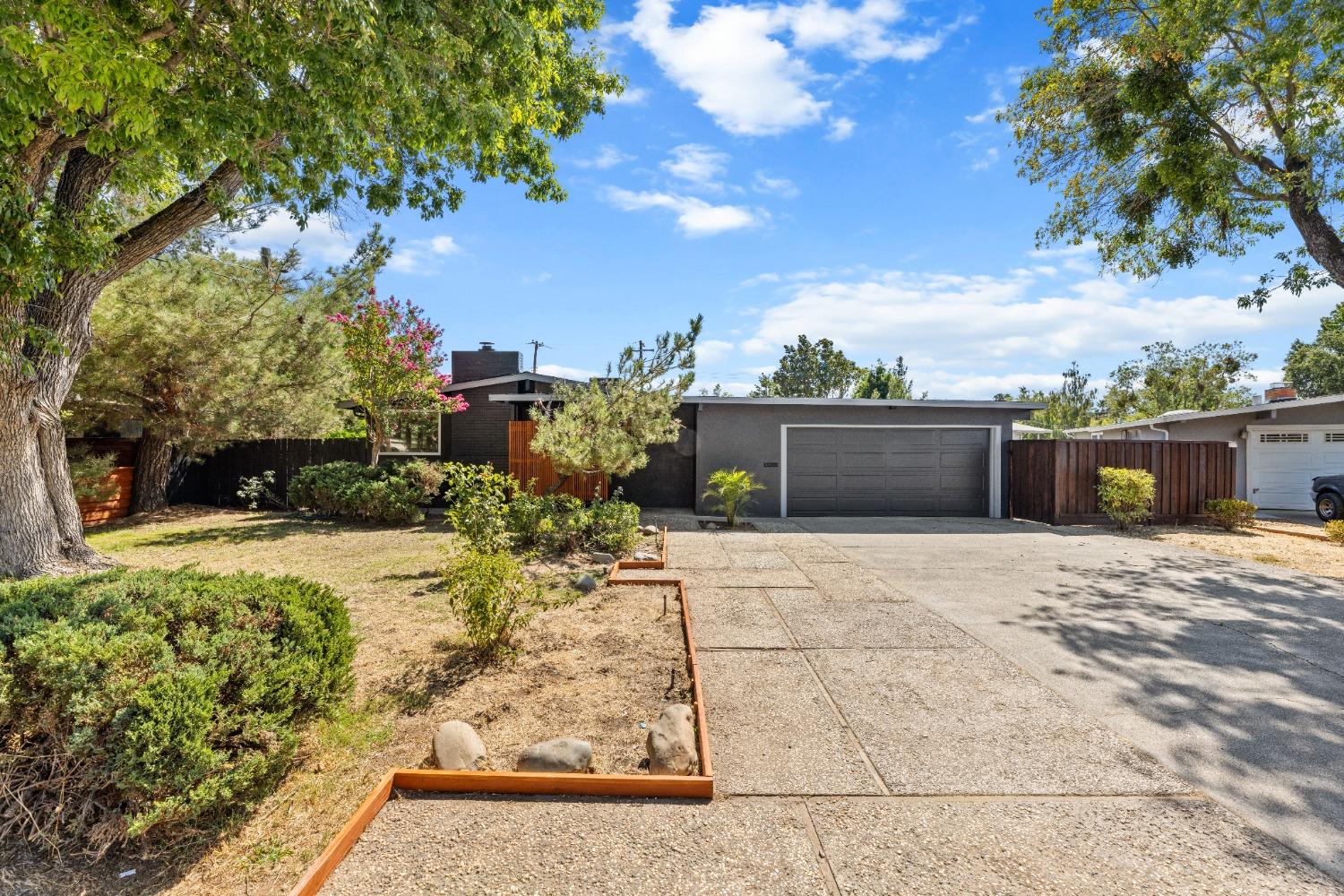 Photo of 3704 Brownson St in Sacramento, CA