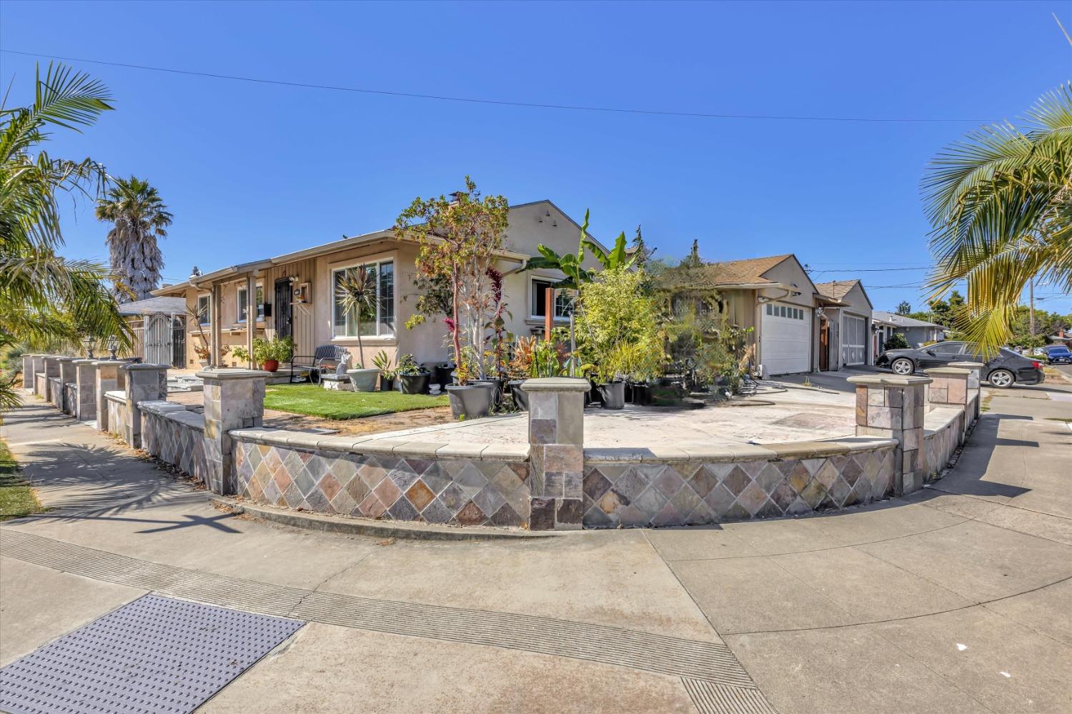 Detail Gallery Image 1 of 1 For 24877 Broadmore, Hayward,  CA 94544 - 4 Beds | 2 Baths