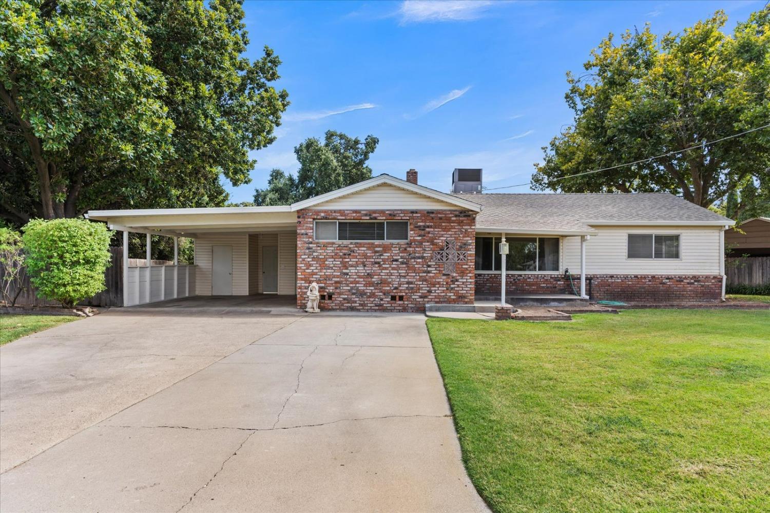 Photo of 1012 Briar Ln in Yuba City, CA