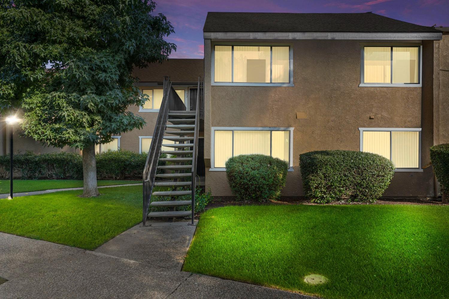 Detail Gallery Image 1 of 20 For 325 Standiford Ave #70,  Modesto,  CA 95350 - 1 Beds | 1 Baths