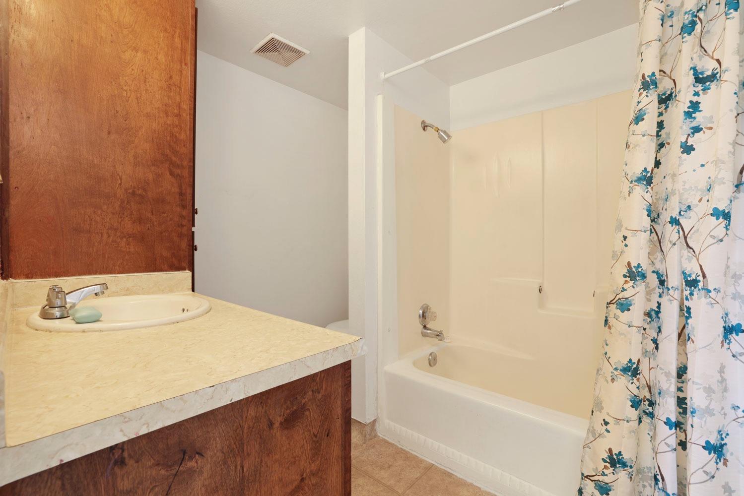 Detail Gallery Image 13 of 20 For 325 Standiford Ave #70,  Modesto,  CA 95350 - 1 Beds | 1 Baths