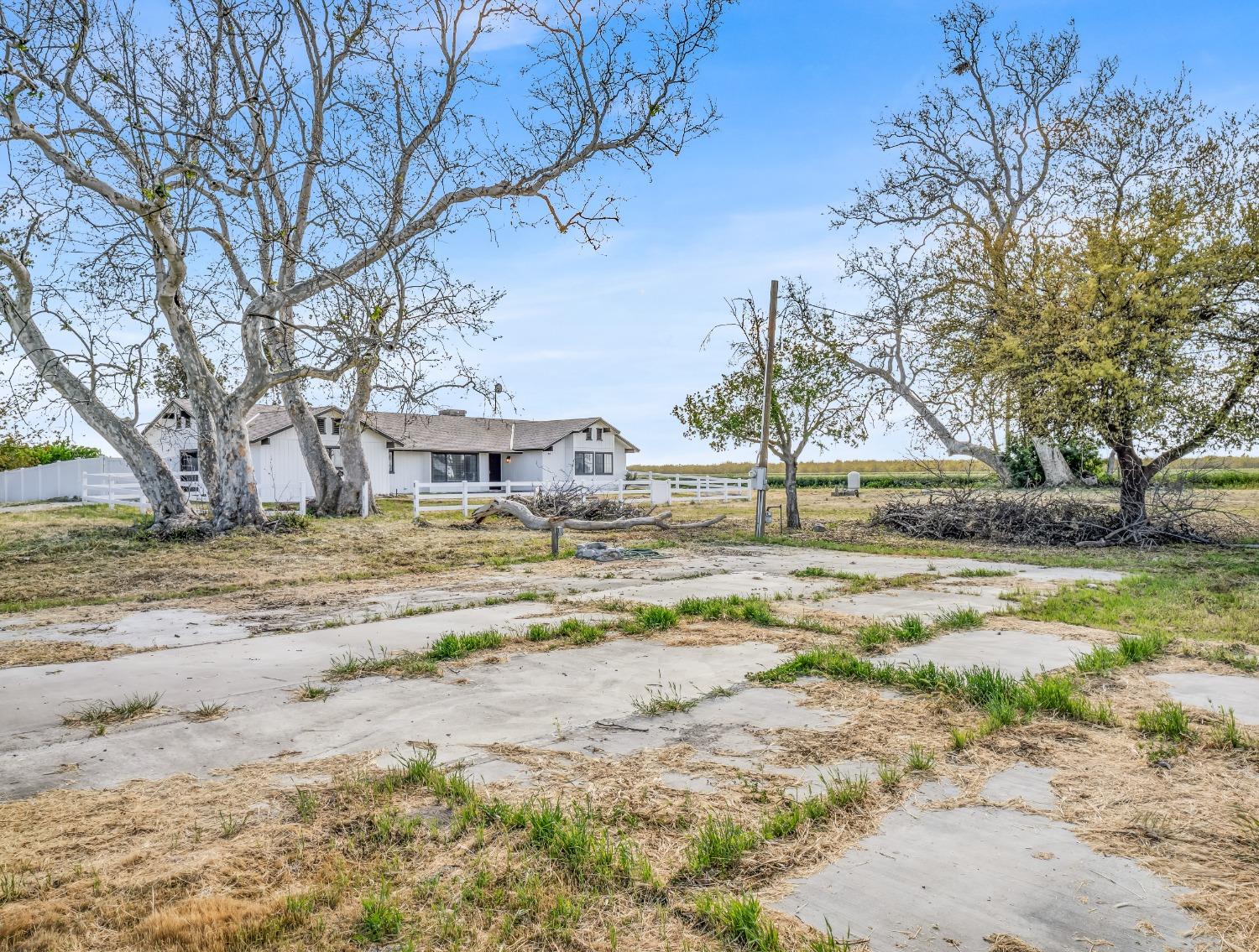 E Mount Whitney Avenue, Laton, California image 48
