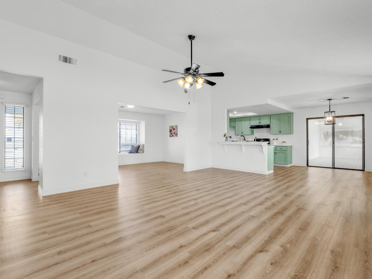 E Mount Whitney Avenue, Laton, California image 12
