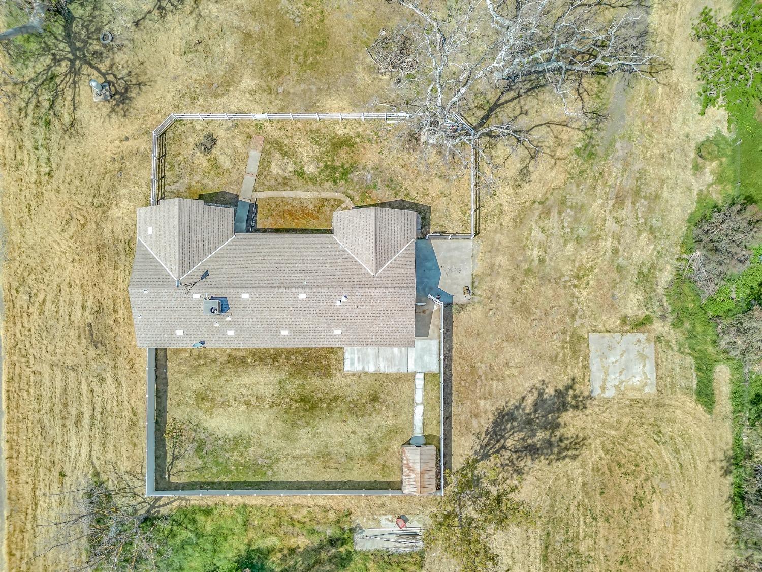 E Mount Whitney Avenue, Laton, California image 7