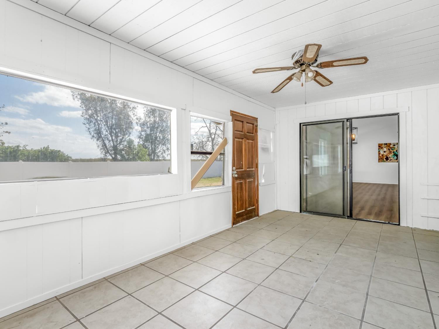 E Mount Whitney Avenue, Laton, California image 43