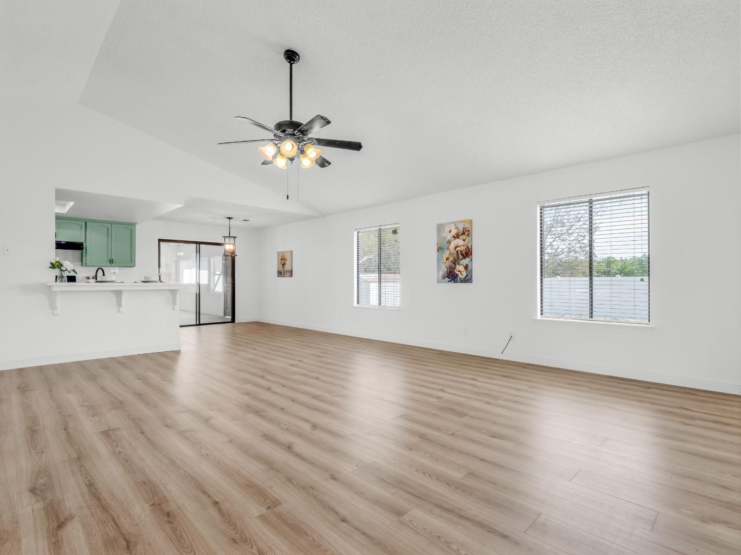 E Mount Whitney Avenue, Laton, California image 14