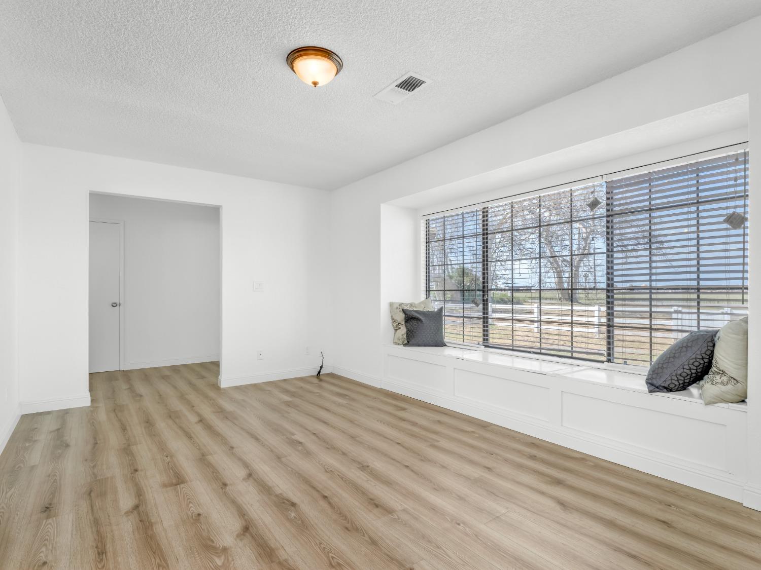 E Mount Whitney Avenue, Laton, California image 17