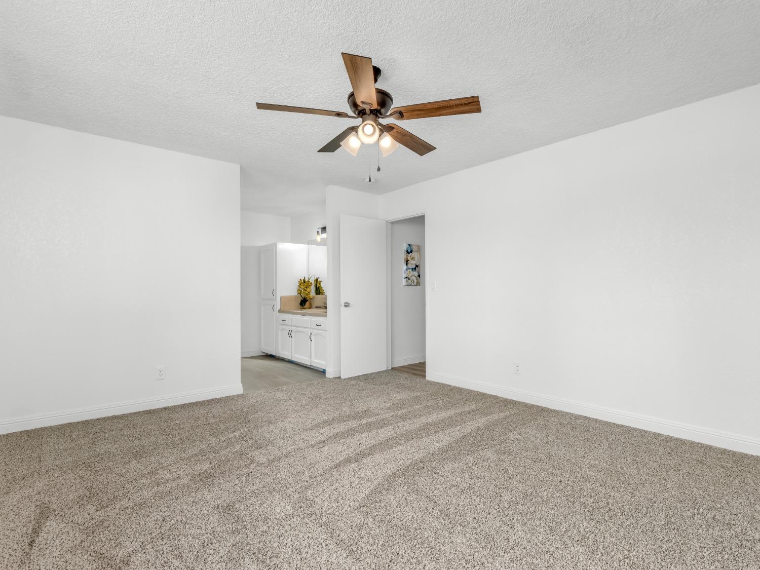 E Mount Whitney Avenue, Laton, California image 28