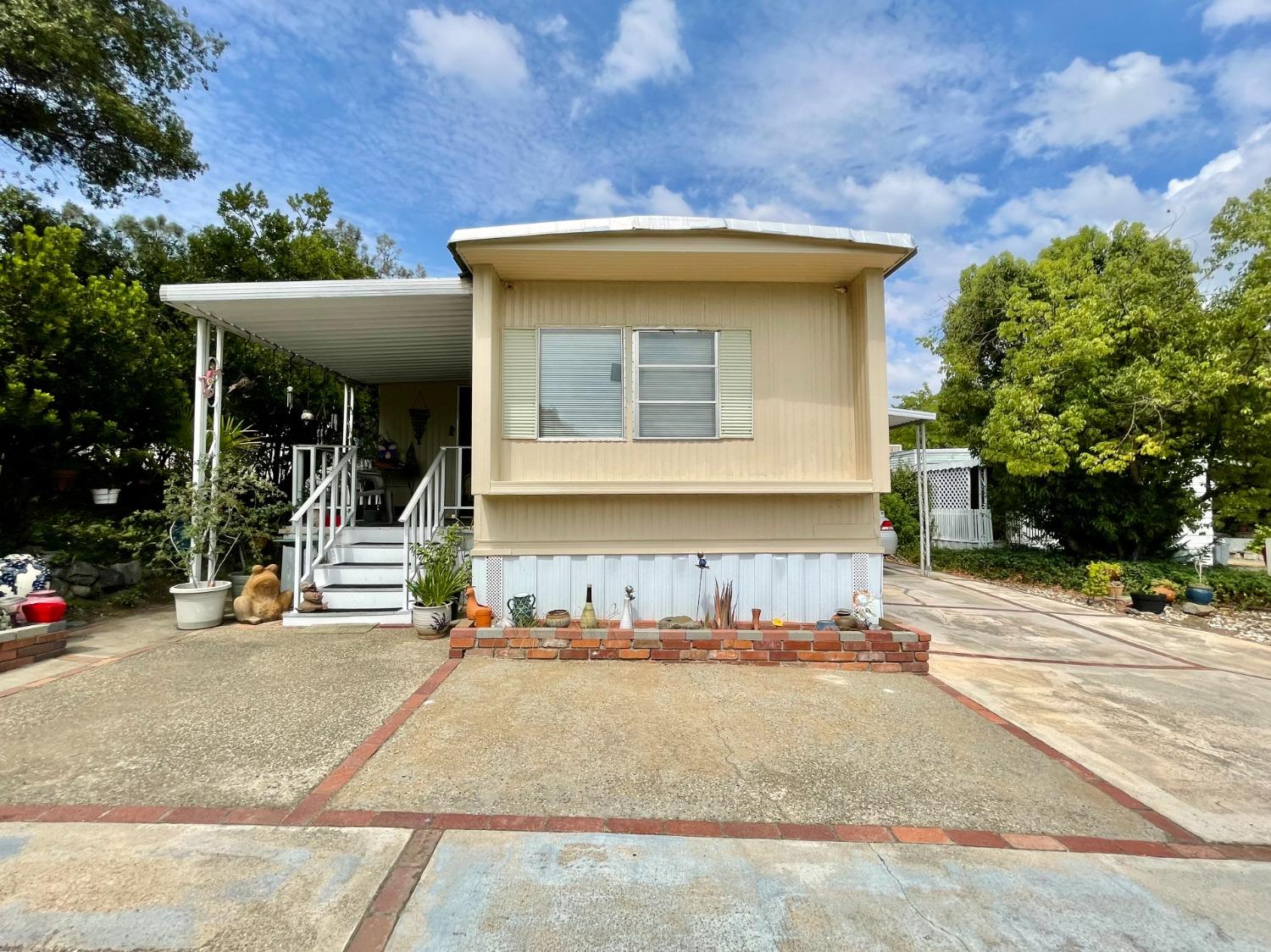 Photo of 6120 Nob Hill Dr in Newcastle, CA