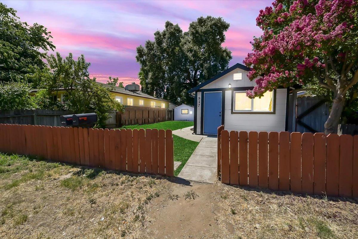 Photo of 927-927 Virginia St #1/2 in Gridley, CA