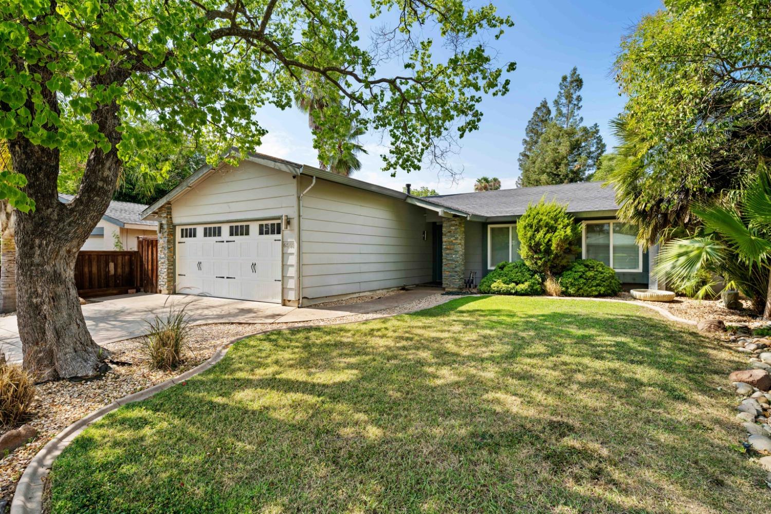 Photo of 6505 Creekmont Wy in Citrus Heights, CA