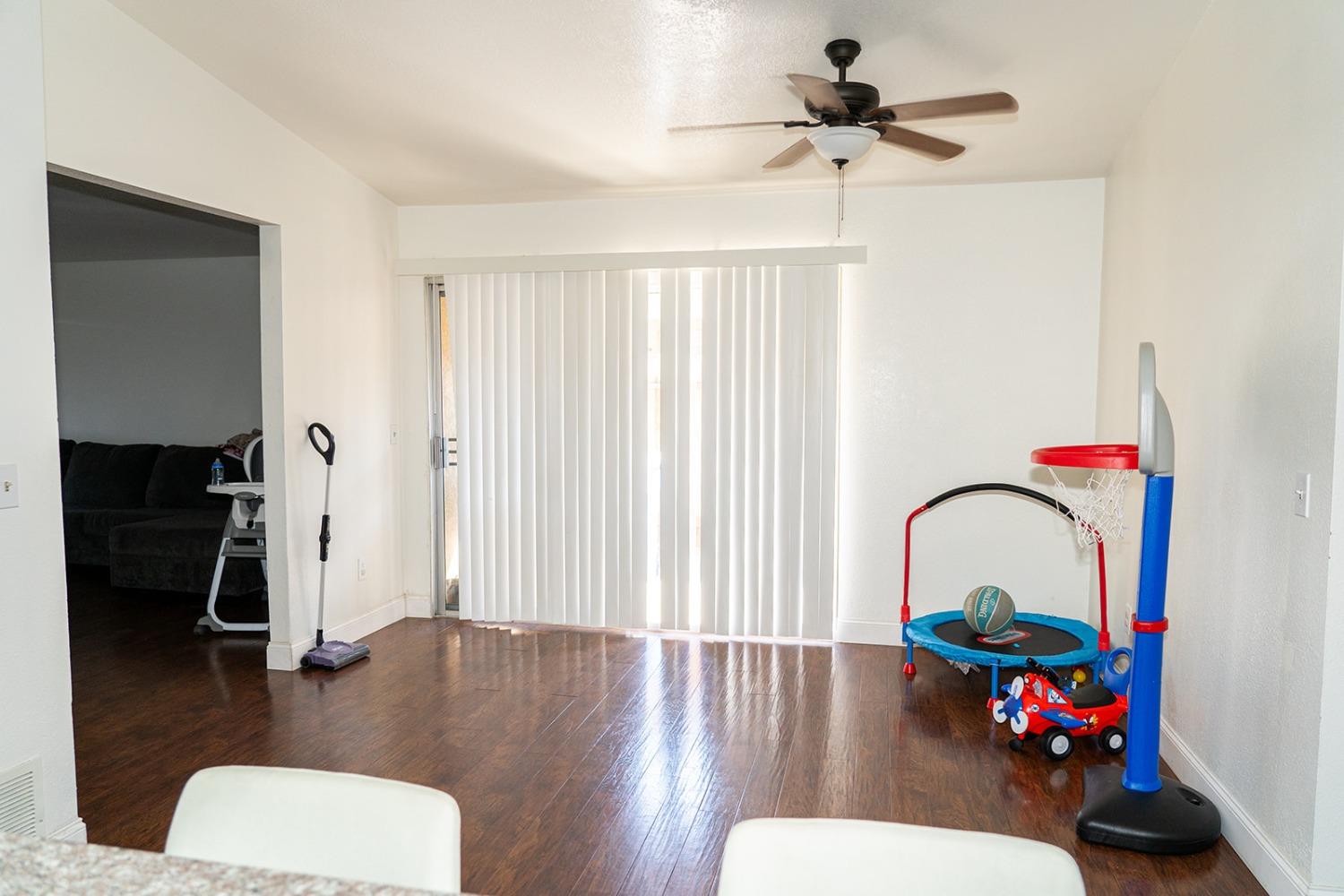 Detail Gallery Image 7 of 32 For 1394 Pajaro Ave #4,  Manteca,  CA 95336 - 3 Beds | 2 Baths