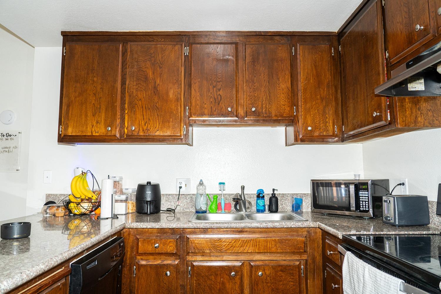 Detail Gallery Image 6 of 32 For 1394 Pajaro Ave #4,  Manteca,  CA 95336 - 3 Beds | 2 Baths