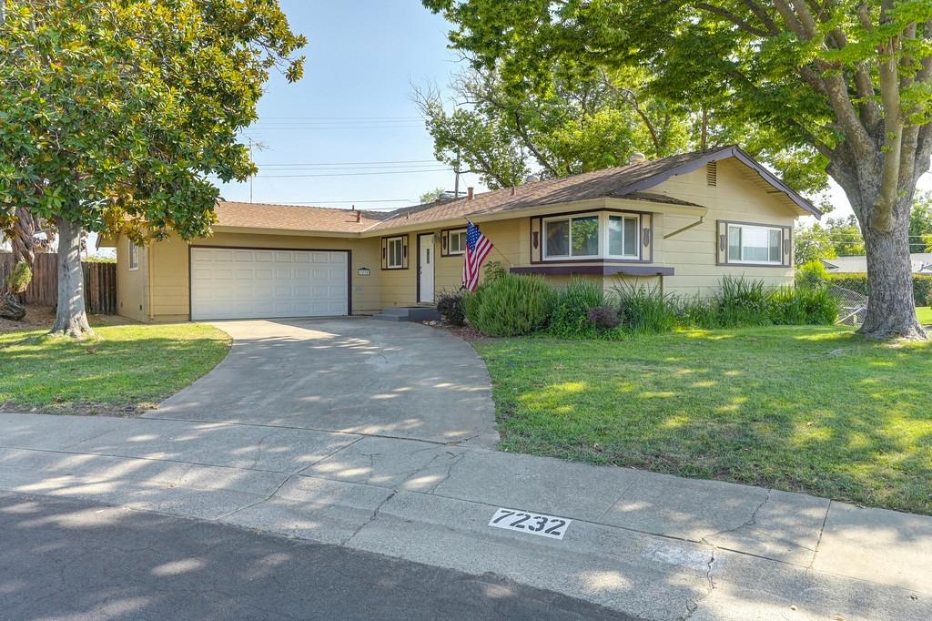 Photo of 7232 Calesa Ct in Citrus Heights, CA
