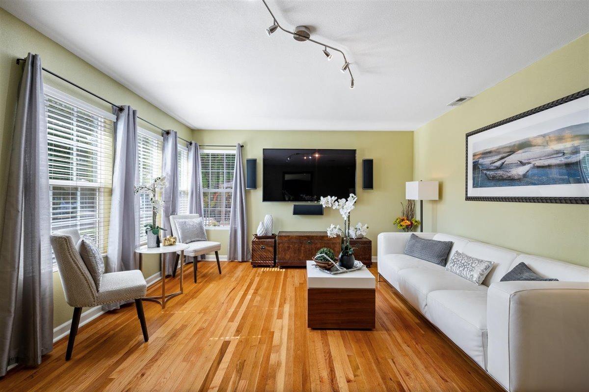 Photo of 2412 Cathay Wy in Sacramento, CA
