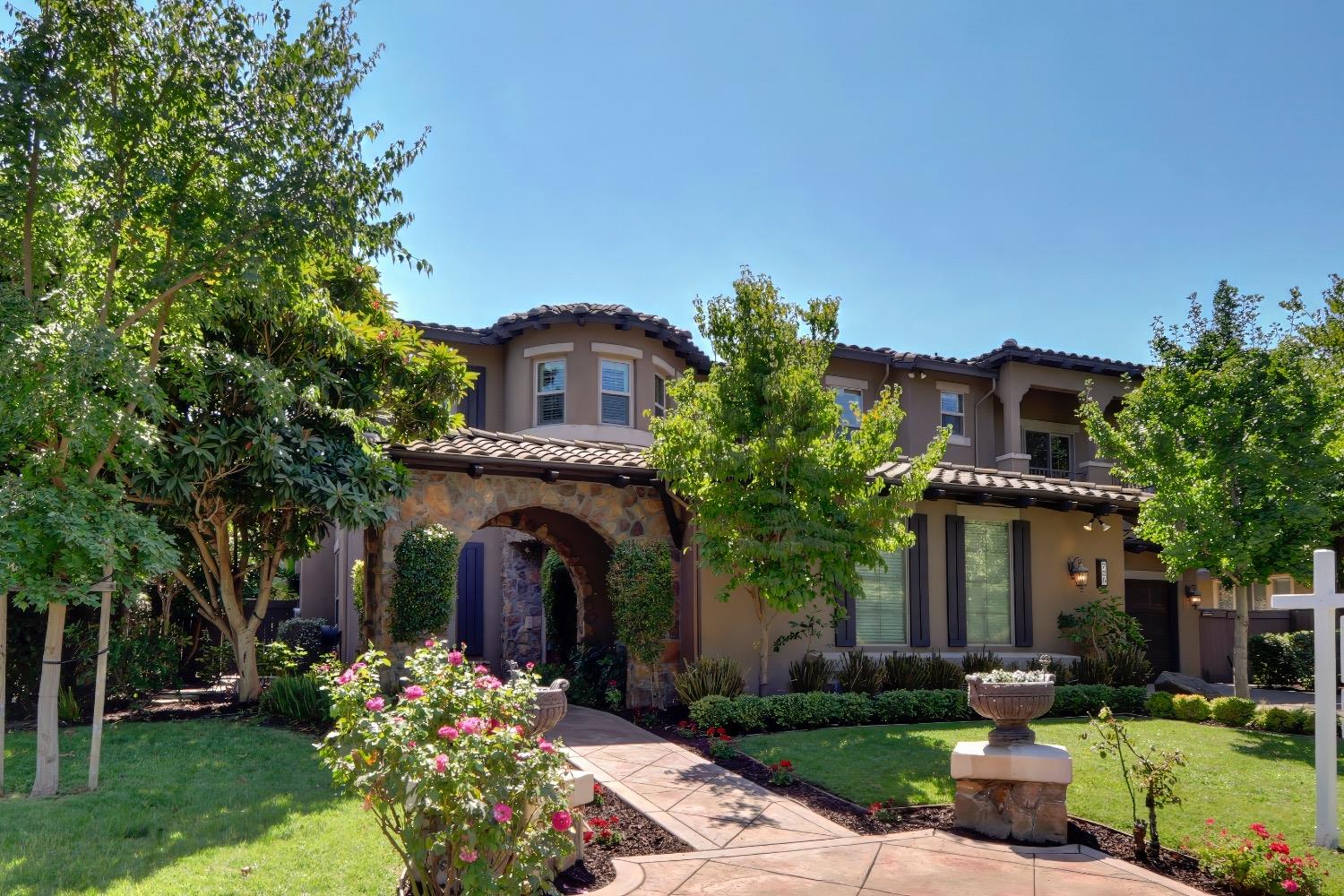 Photo of 725 Fountain Dr in West Sacramento, CA