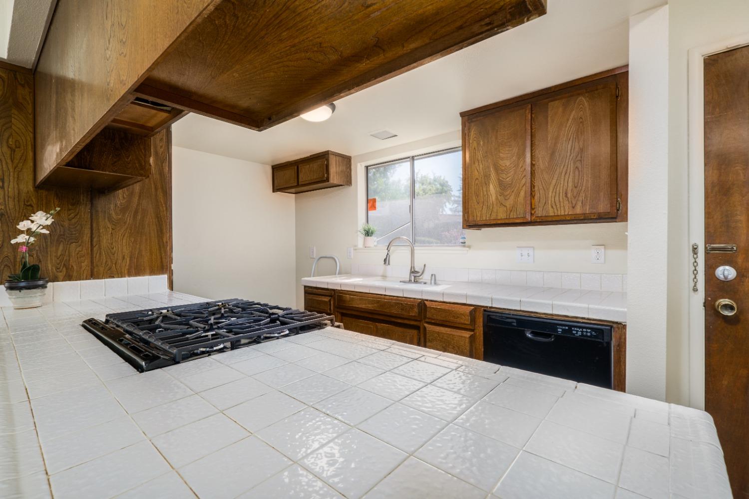 Photo #13: 223081347 Listing: Photo #13