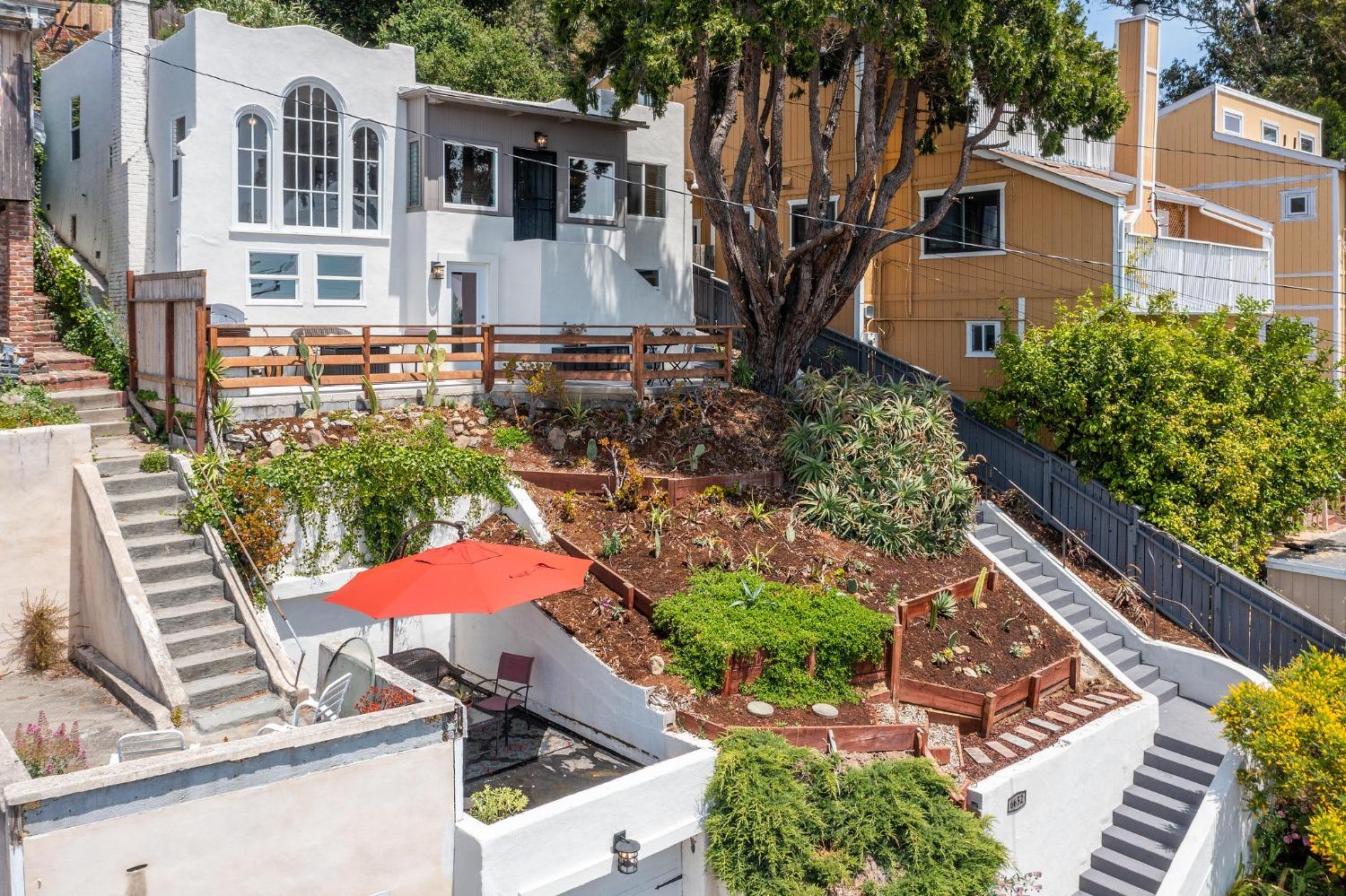 Photo of 6652 Outlook Ave in Oakland, CA