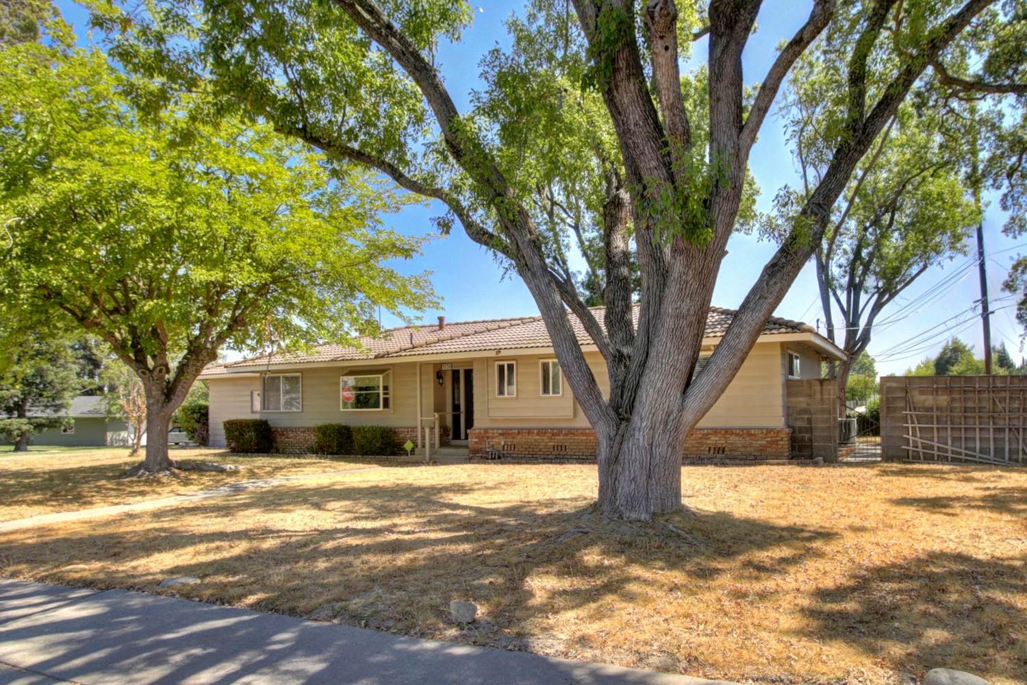 Photo of 5130 Columbine Wy in Carmichael, CA