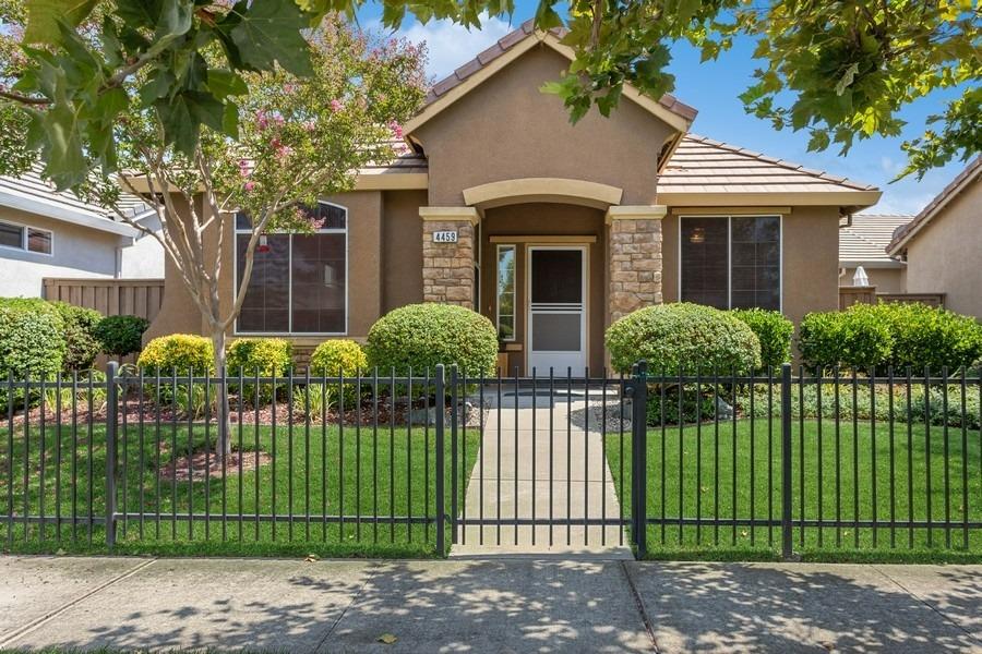 Photo of 4459 Hovnanian Dr in Sacramento, CA