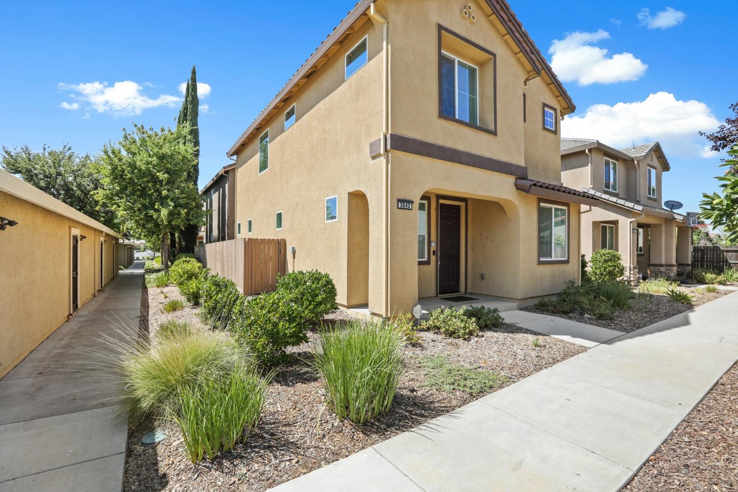 Photo of 3643 El Dala Ln in Sacramento, CA