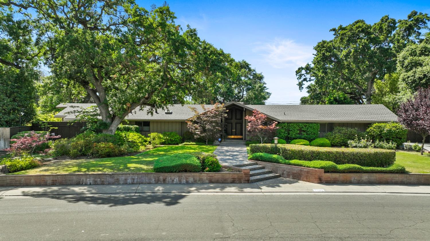 Photo of 7209 Woodside Drive, Stockton, CA 95207