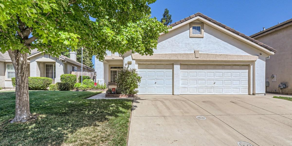 Photo of 8203 Red Elk Dr in Elk Grove, CA