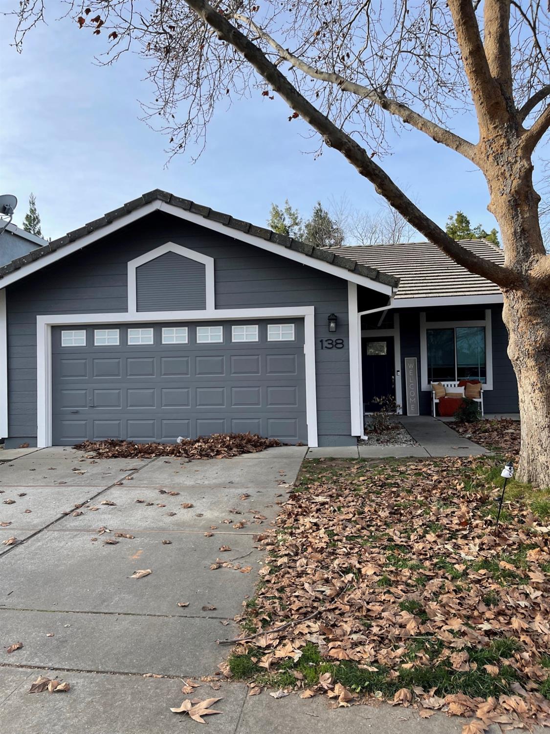 Photo of 138 Oxburough Dr in Folsom, CA