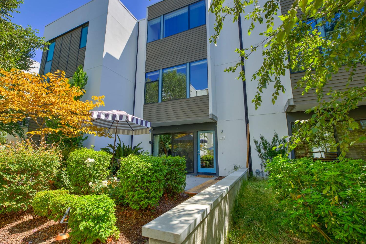 Photo of 967 Eames Walk in West Sacramento, CA