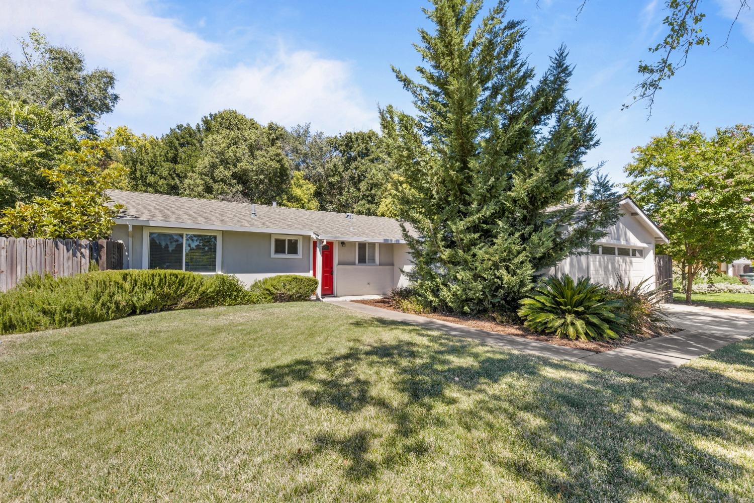 Photo of 6823 Kermit Ln in Fair Oaks, CA