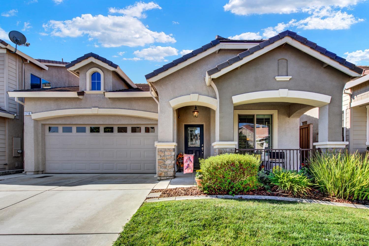 Photo of 1716 Vignolia Loop in Roseville, CA