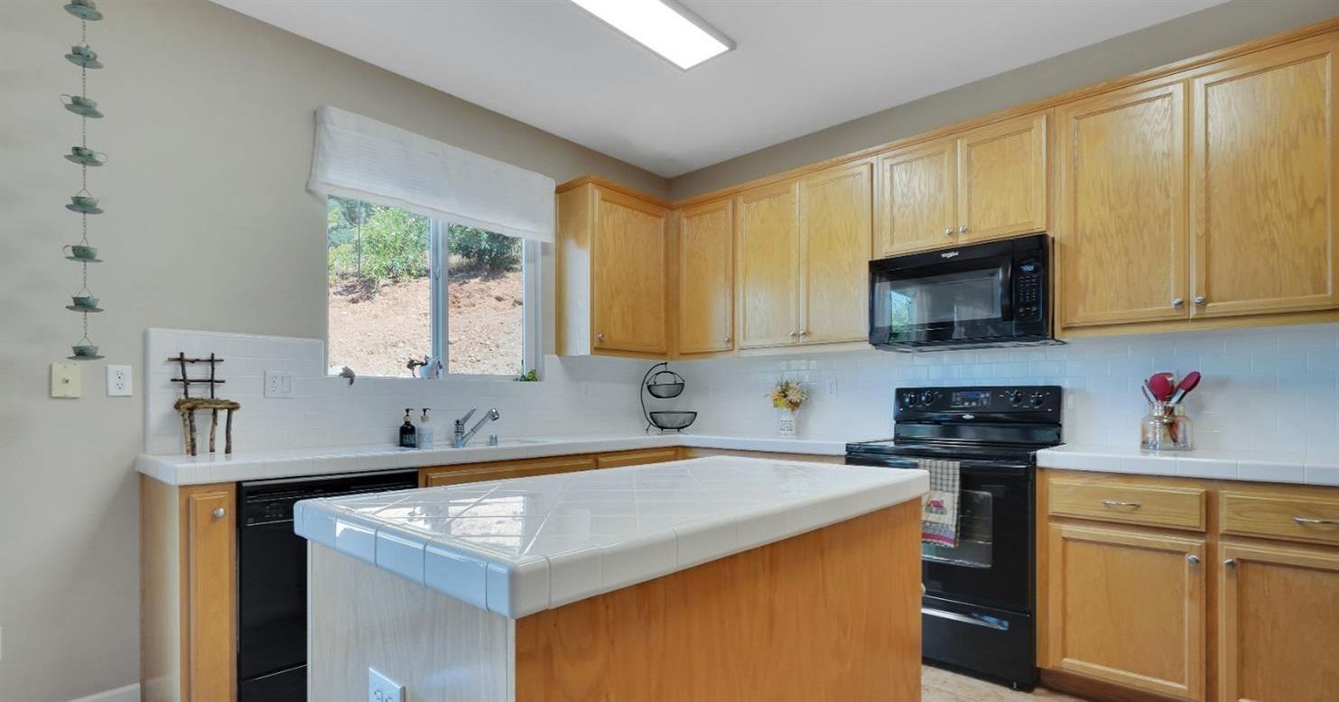 Stelte Court, Angels Camp, California image 8