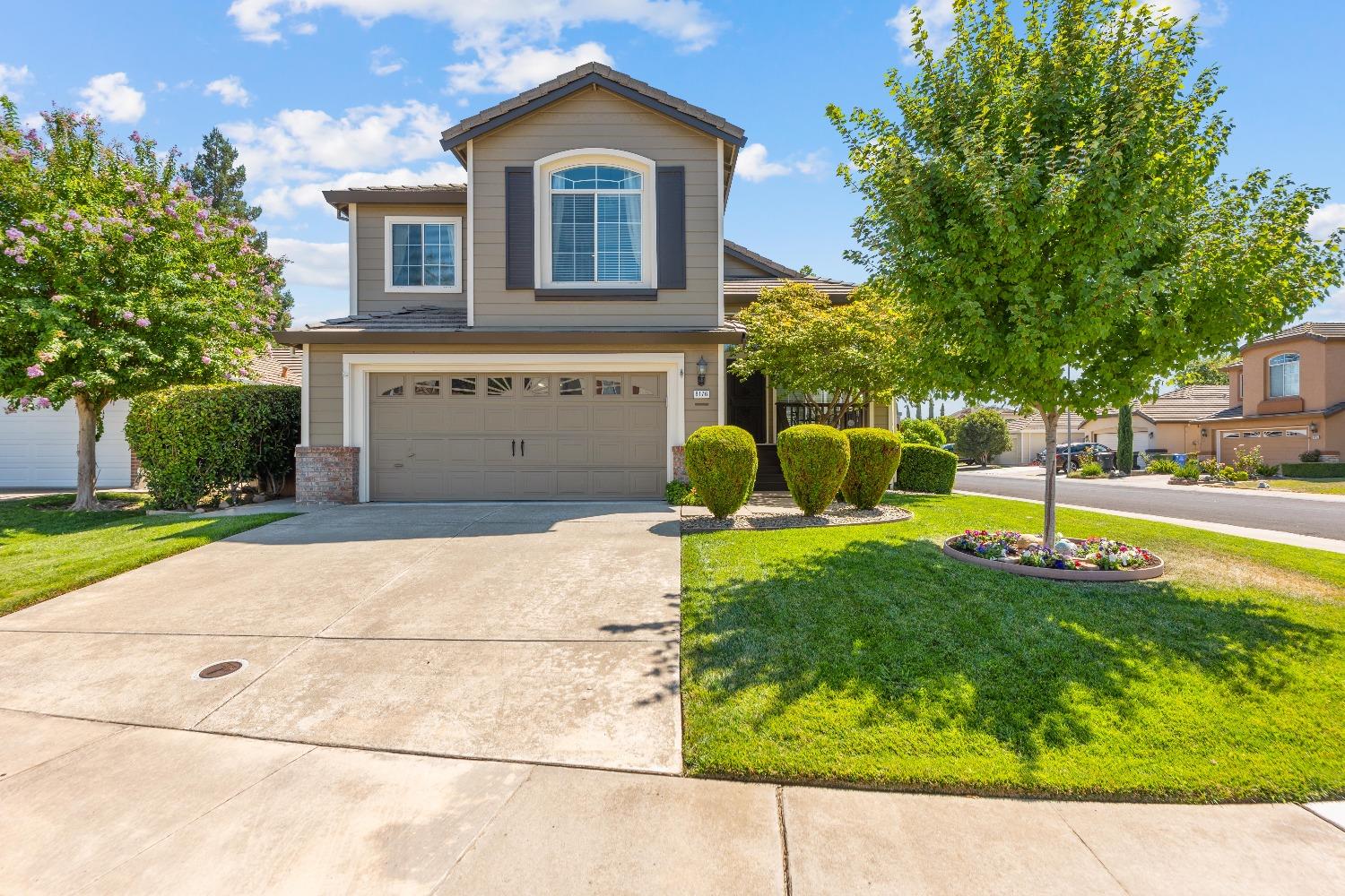 Photo of 8176 Burloak Wy in Elk Grove, CA