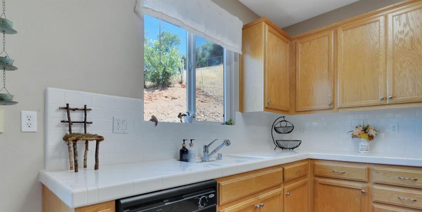 Stelte Court, Angels Camp, California image 9