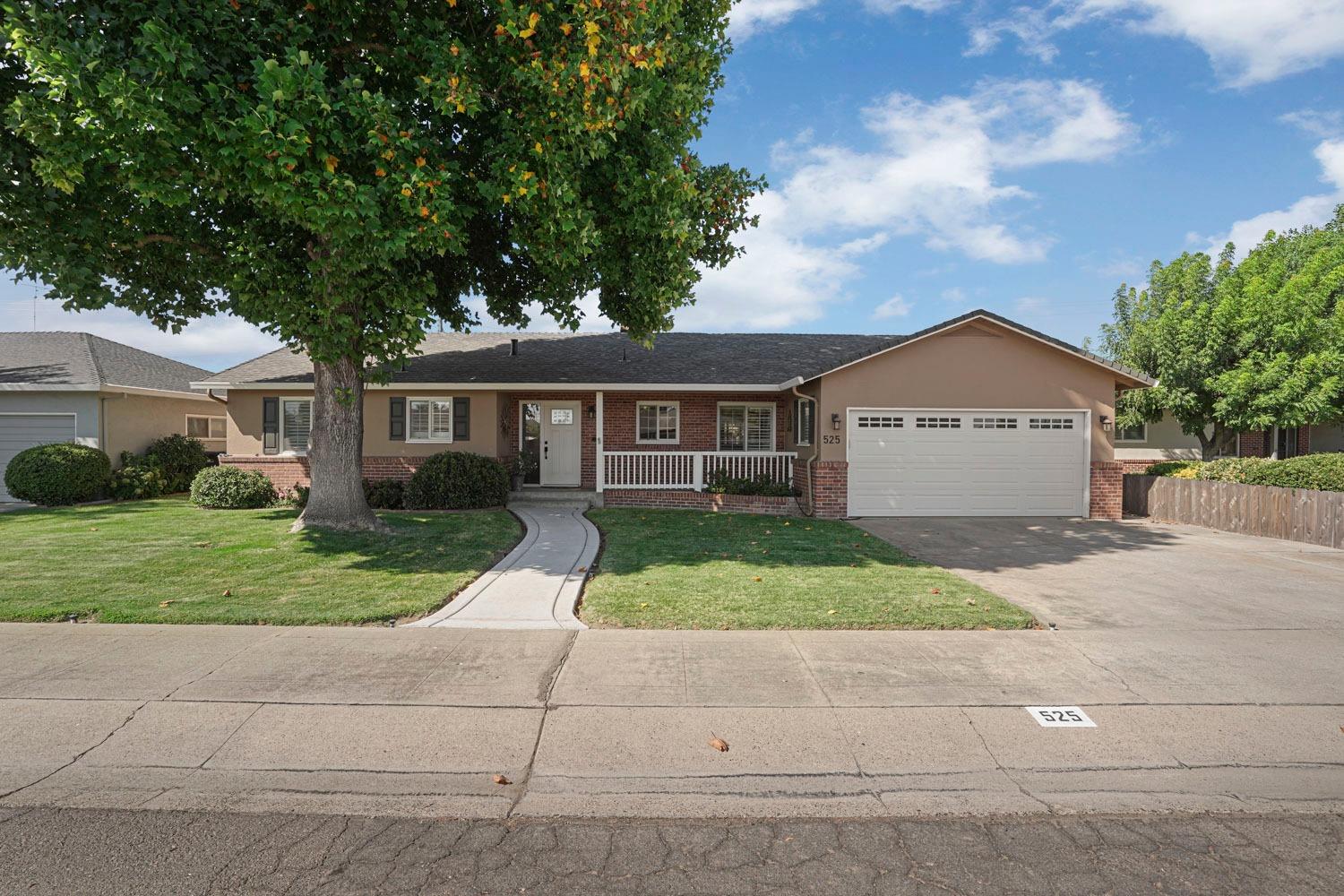 Detail Gallery Image 1 of 1 For 525 Tara, Lodi,  CA 95240 - 3 Beds | 2 Baths