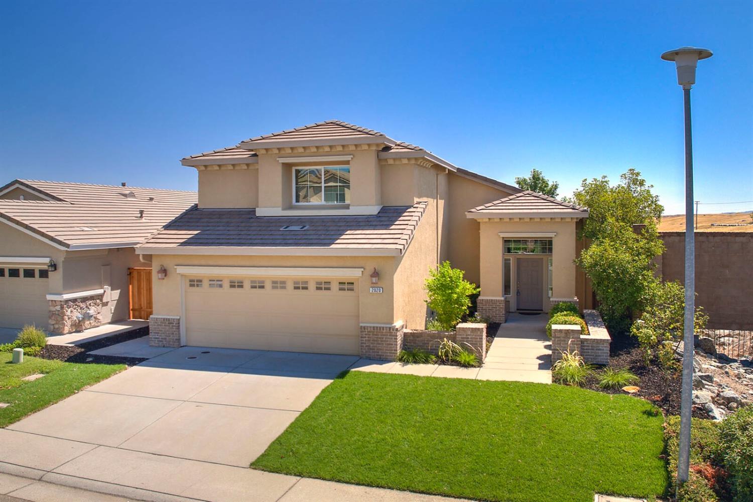 Photo of 2020 Horseshoe Glen Cir in Folsom, CA