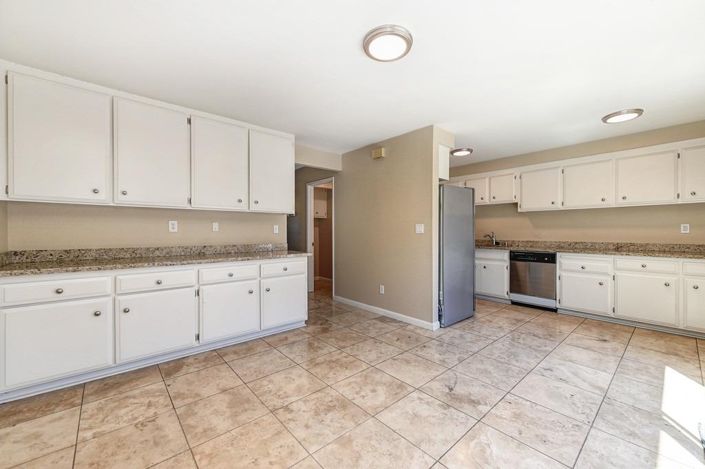 Photo #14: 223066143 Listing: Photo #14