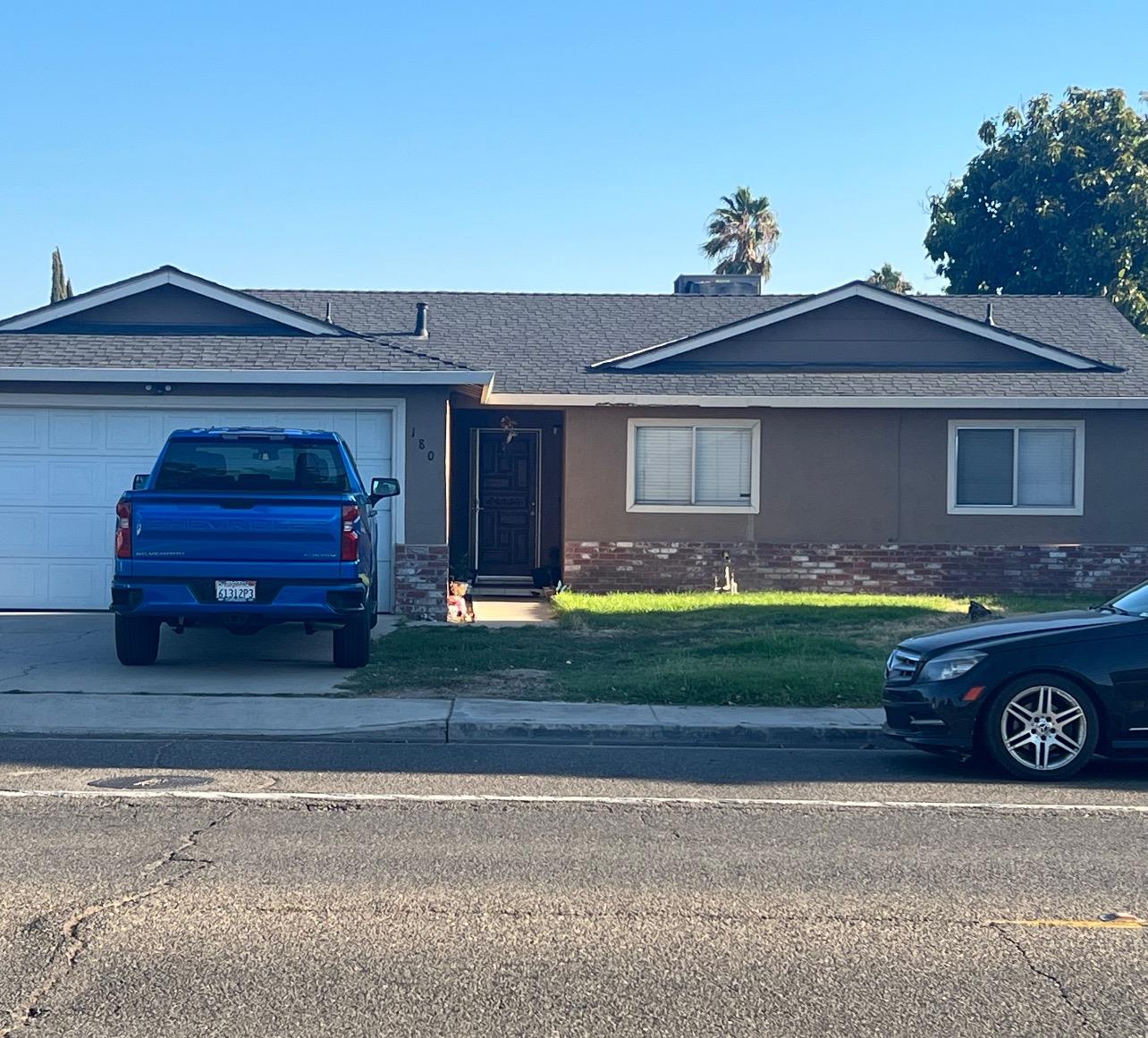 Photo of 180 E Linwood Ave in Turlock, CA